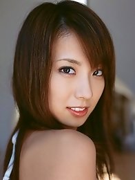 Petite gravure idol babe with soft plumo boobs in a bikini