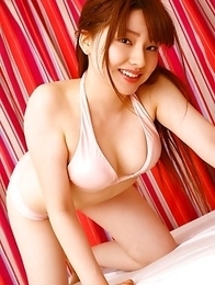 Saori Shiina in sexy lingerie jumps and plays in her bed